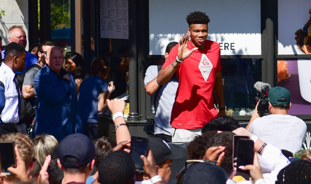 澳大利亚展示世界级防守（澳大利亚展现顶尖防守实力）