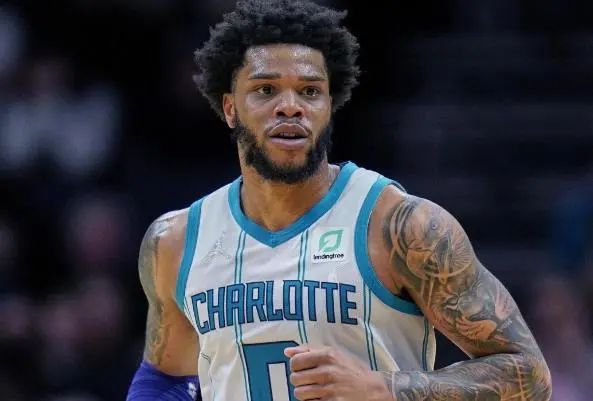 罗克回应转会传闻：我在帕尔梅拉斯很开心，只想留在这里（罗克谈转会流言：在帕尔梅拉斯很快乐，只想继续留队）