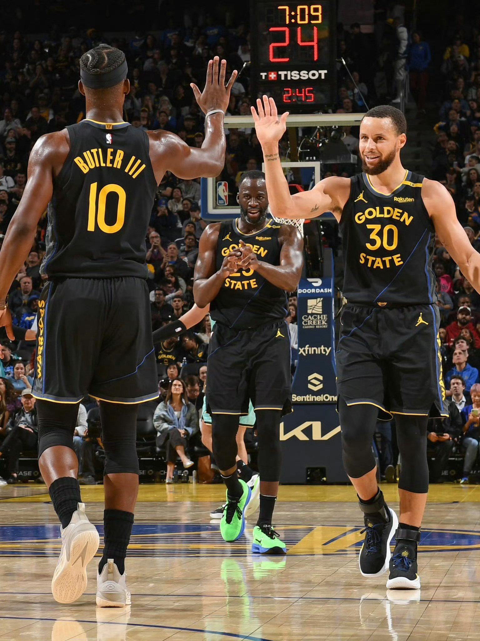 亚特兰大4-0十人热那亚晋级意杯8强，吉姆西蒂、德容恩破门（亚特兰大4-0大胜少一人热那亚挺进意杯八强，吉姆西蒂与德容恩建功）