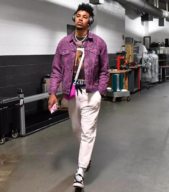 赫内斯：明年目标是德甲冠军；已准备庆祝活动？我们不想傲慢（赫内斯：明年剑指德甲冠军；被问庆祝是否已准备——不，我们不想显得傲慢）